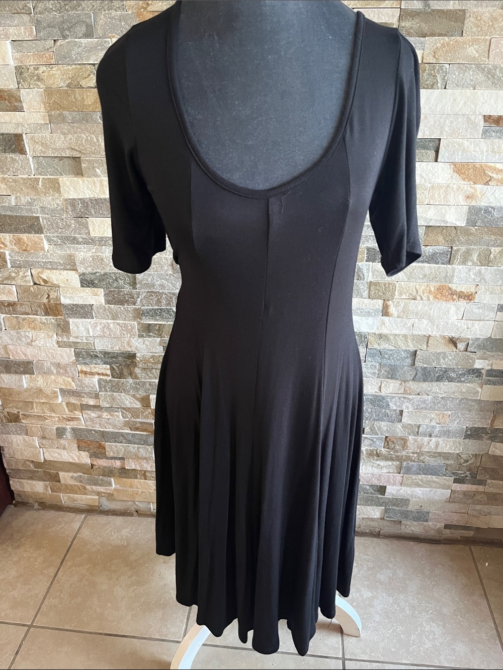 NEW Caralase  Women's Black Scoop Neck Midi Dress